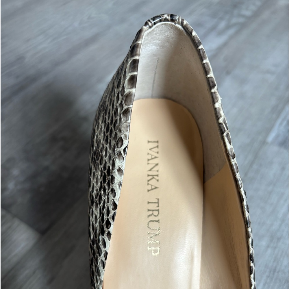 Ivanka Trump Pumps - Picture 5 of 5